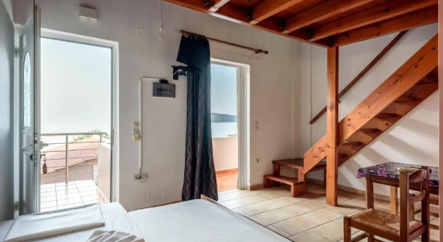 APARTMENT3 50metres from THE sea 'NEW LISTING'