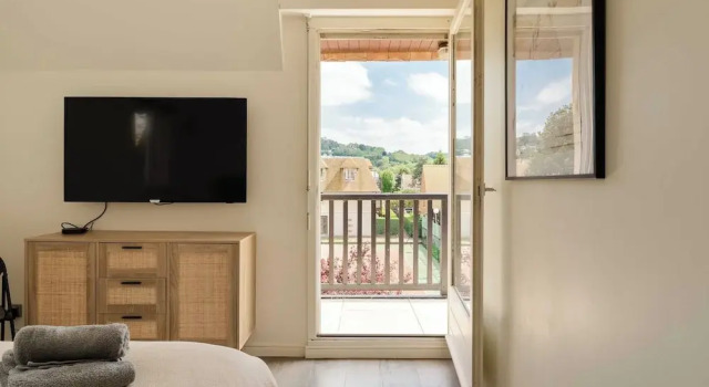 Renovated Apartment Sleeping 6 - Pool and Tennis, Забронировать Апартаменты/квартира Апартаменты Довиль, рядом с Пристань Довиля, Апартаменты/квартира