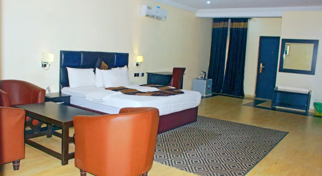 Номер Executive Fresh Spring Hotels & Towers