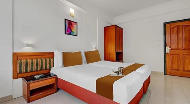 Номер Deluxe FabHotel Golden Emerald