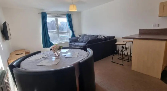 Lovely 2-bedroom flat with free parking, Забронировать Отель Отели Glasgow & The Clyde Valley с парковкой, Парковка