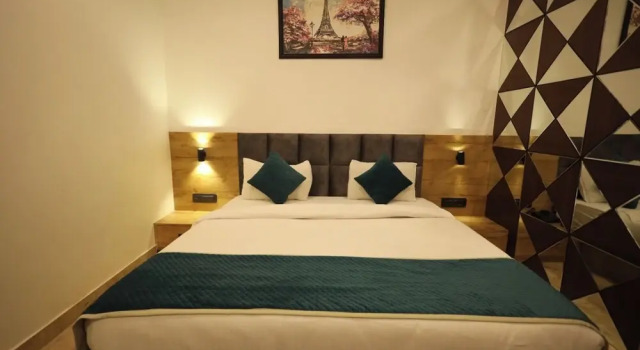 Номер Deluxe Radha Bihari Restaurant