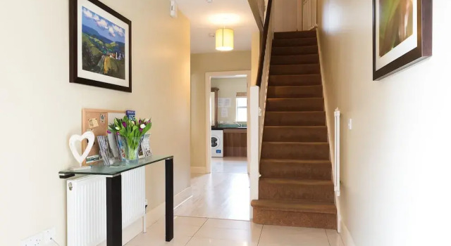 Коттедж 4 Bedroom pet Friendly Home With Pool Access