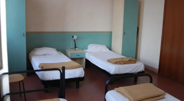Кровать в общем номере Il Chiostro Hostel and Hotel