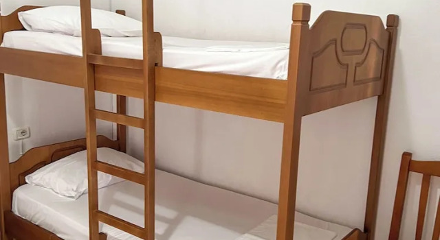 Четырёхместный номер Standard с балконом Hotel Rixhi
