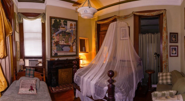 1870 Banana Courtyard French Quarter B&B, Забронировать Отель «постель и завтрак» Отели Нового Орлеана с парковкой, рядом с Armstrong Park, Парковка