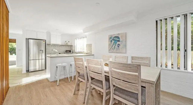 Husky 56 Beachfront Villas - great location on the beach, Забронировать Отель Хаскиссон Джервис-Бэй