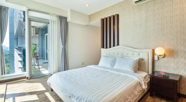 Апартаменты с балконом Spacious Central Apartments for Group and Family - Sailing Tower