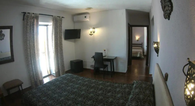 Семейный номер Standard с балконом Hostal Marqués de Zahara