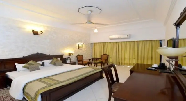 Hotel Raj Hans