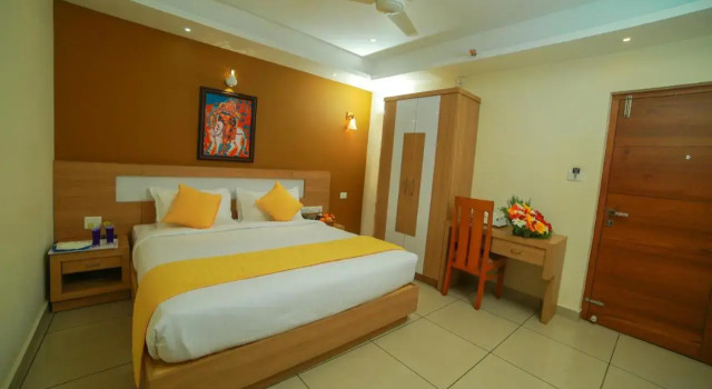 Treebo Sree Varshavilas Regency, 500 Mtrs From Guruvayoor Temple, Забронировать Отель Отели штата Кералы с парковкой, Парковка