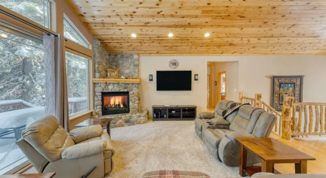 Cherry Hills Spacious Tahoe Cabin With Deck Fireplace Open Interiors