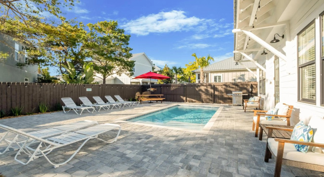 NEW LISTING! Private Heated Pool, Short Walk 2 Beach, Varaa Hotelli Miramar Beach Emerald Coast