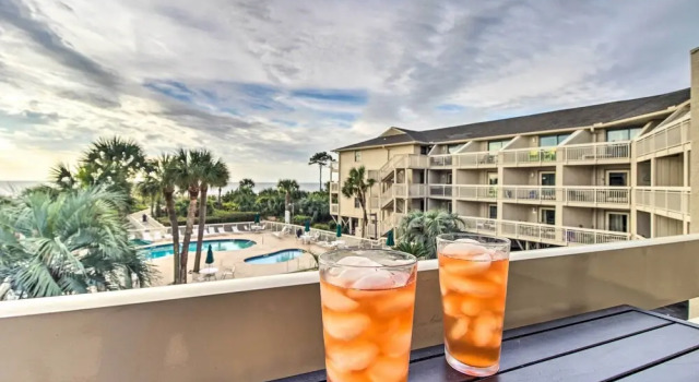 Апартаменты c 1 комнатой с балконом Hilton Head Island Gem w/ Ocean & Pool Views!
