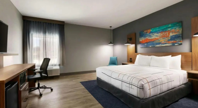 Номер Standard La Quinta Inn & Suites by Wyndham Louisville NE - Old Henry Rd
