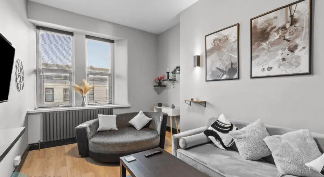 1 Bed- Holyrood Retreat, Забронировать Отель Плимут Девон, рядом с Cathedral Church of St Mary and St Boniface