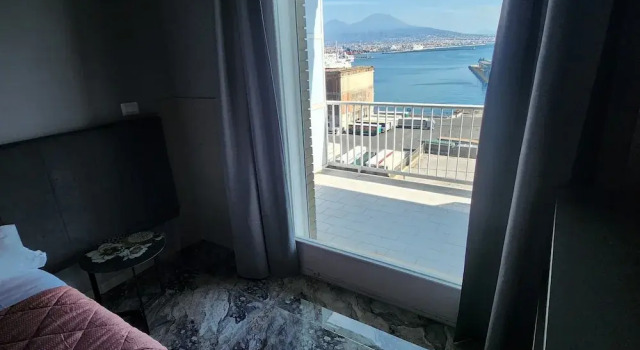Двухместный семейный номер Standard с балконом и с видом на море Mia Suites Angioino