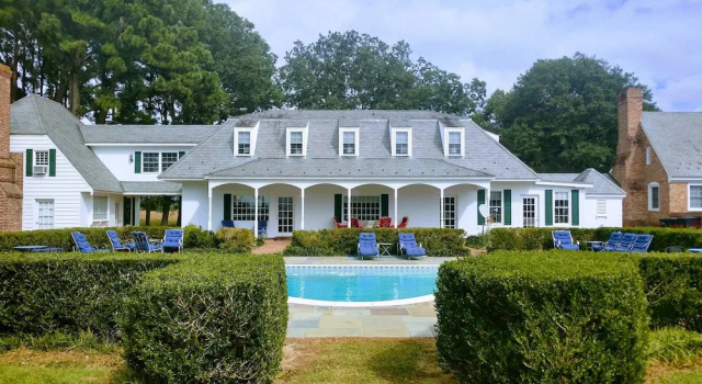 Коттедж с видом на гавань Kingsbay Mansion & Vacation Houses