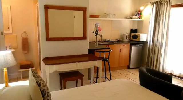 Antique Silk Self Catering Unit, Забронировать Отель «постель и завтрак» Грейамстаун Albany