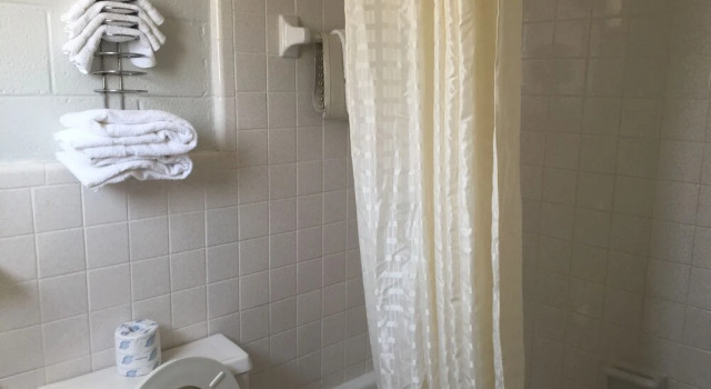 Четырёхместный номер Standard oceanfront Vancouver Motel