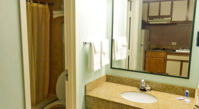 Четырёхместный номер Standard Red Roof Inn PLUS & Suites Virginia Beach - Seaside