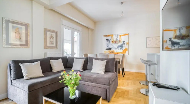 Lovely Sunlit Central Athens 2 Bedroom 2 Bathroom Condo, Забронировать Отель Афины Острова Саронического залива - Аттика, рядом с Dexameni Square