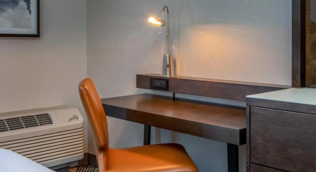 Zimmer mit Balkon DoubleTree by Hilton Washington DC North/Gaithersburg