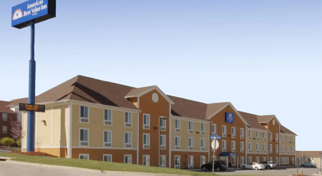 Кровать в общем номере Americas Best Value Inn Saint Robert/Fort Leonard Wood