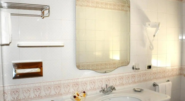 Трёхместный номер Standard с балконом Hotel Globus