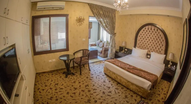 Полулюкс Queens Suite Hotel