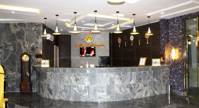 Candellux Imperial Hotel and Suites