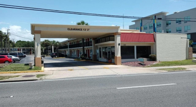 Hole Inn the Wall Hotel - Fort Walton Beach - Sunset Plaza - nearby Beaches & Hurlburt