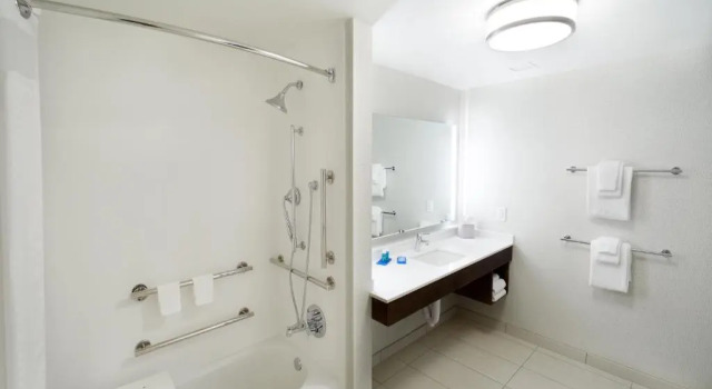 Одноместный люкс Holiday Inn Express & Suites - Cincinnati North - Liberty Way by IHG
