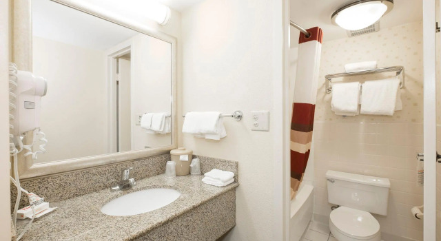 Четырёхместный номер Standard Red Roof Inn Annapolis