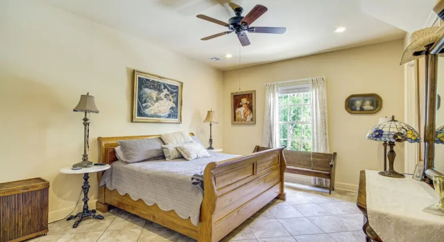 Eclectic Mandeville Home: Walk to Lakefront Park, Buchen Sie Hotel Mandeville Louisiana
