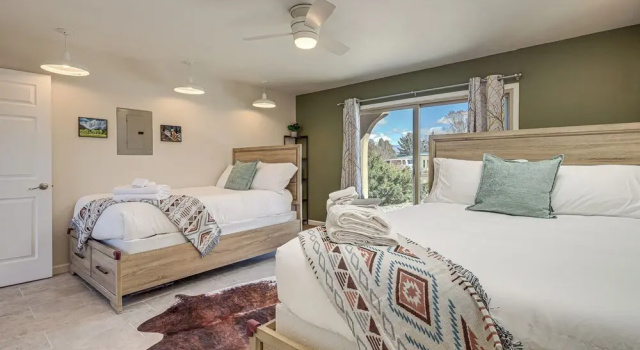 Коттедж Taos Home w/ Private Hot Tub, Sauna & Gas Grill!