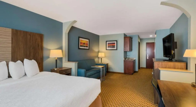 Люкс Best Western South Plains Inn & Suites
