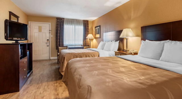 Четырёхместный номер Standard Quality Inn Russellville I-40