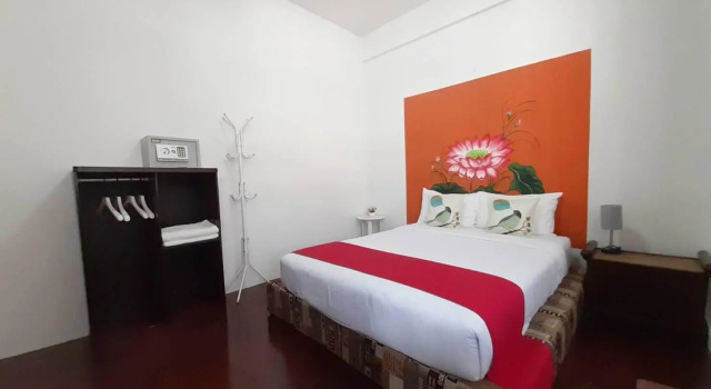 Born Guest house Hotel, Забронировать Гостевой дом Гостевые дома Чиангмай, рядом с Iron Bridge, Гостевой дом