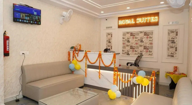 Hotel Royal Suites, Забронировать Отель Отели Гомти Нагара с парковкой, Парковка