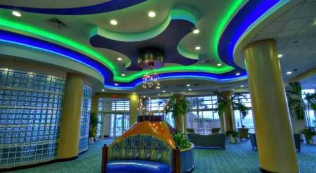 Ocean Walk Resort 2 BR 1401, Забронировать Курортный отель Отели Дейтона-Бич с парковкой, рядом с Базилика Святого Димитрия, Парковка