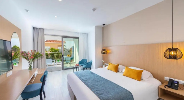Двухместный номер Standard с видом на внутреннюю территорию Leonardo Crystal Cove Hotel & Spa - Adults only