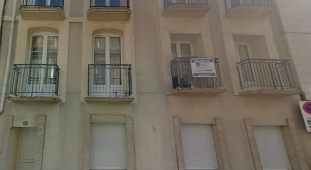 L établissement LA PLAGE A 2 PAS vous propose, 3 Appartements DEUX chambres, 1 appartement une pièce , NETFLIX, lits faits à votre arrivée, serviettes de toilette, Ménage, Wifi, en hyper centre ,Plage à 100m, BOX à Vélos, paiement 3 fois sans frais, Book Hotel Dieppe 