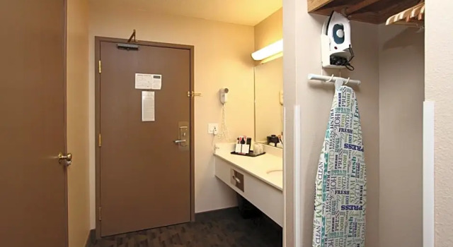 Четырёхместный люкс New Victorian Inn & Suites Lincoln