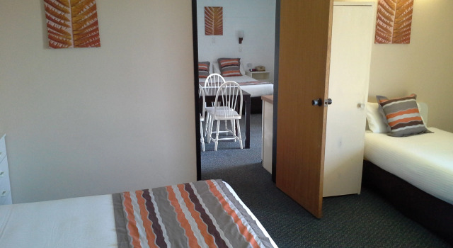 Апартаменты Hideaway Motor Inn