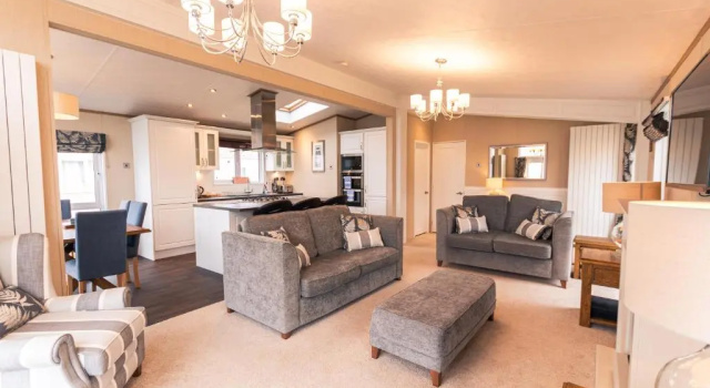 Lakeside Gem with Hot Tub, Book Hotel Barmby Moor Merseyside