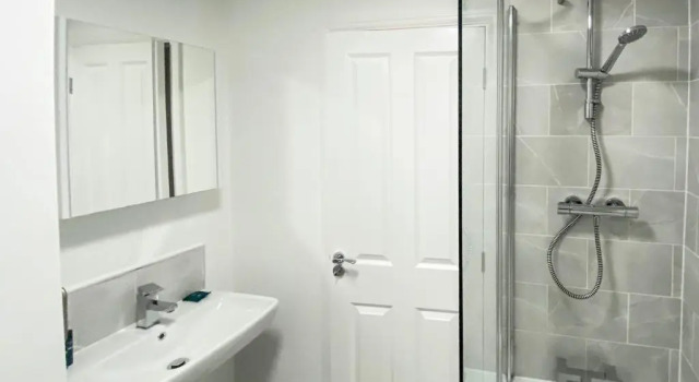 Коттедж Tudors eSuites Two Bedroom House