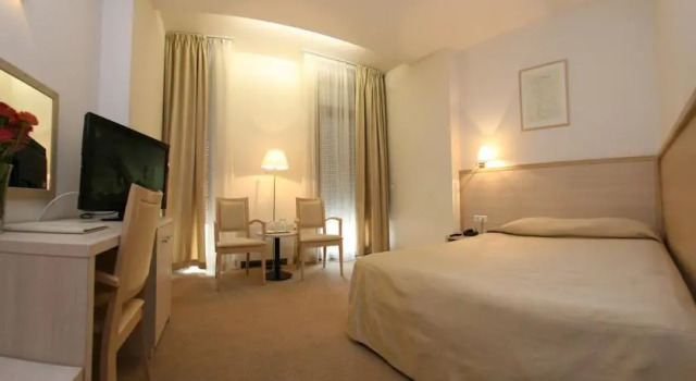 Savoy, Đặt Khách sạn Khách sạn ở Timisoara bao gồm bữa sáng, gần Timişoara Central Park, Bữa sáng