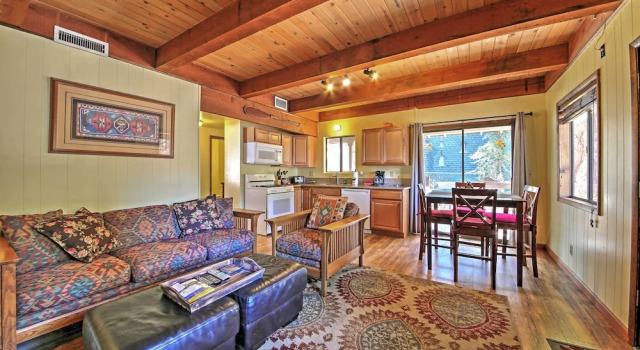 Коттедж Big Bear Cabin w/ Fenced Yard: 4 Mi to Snow Summit