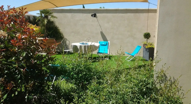 Gites Le Petit Luberon, จอง โรงแรม Cabrieres-d'Avignon Luberon